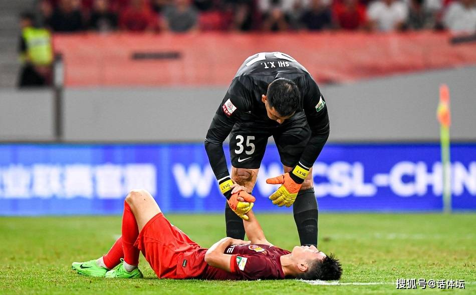 易胜博体育-球员在场上频频失误引起困扰