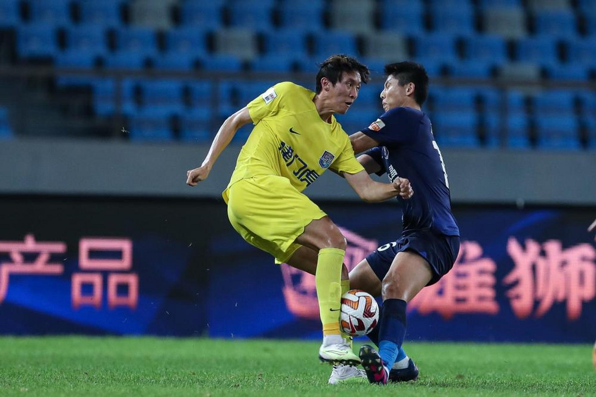 ysbSPORTS-足球比赛的激动场面震撼人心