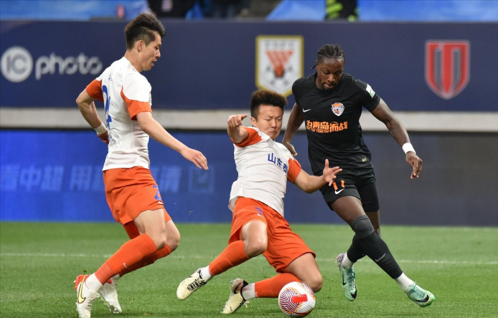 易胜博体育-替补出场球员助攻破门，帮助球队夺冠