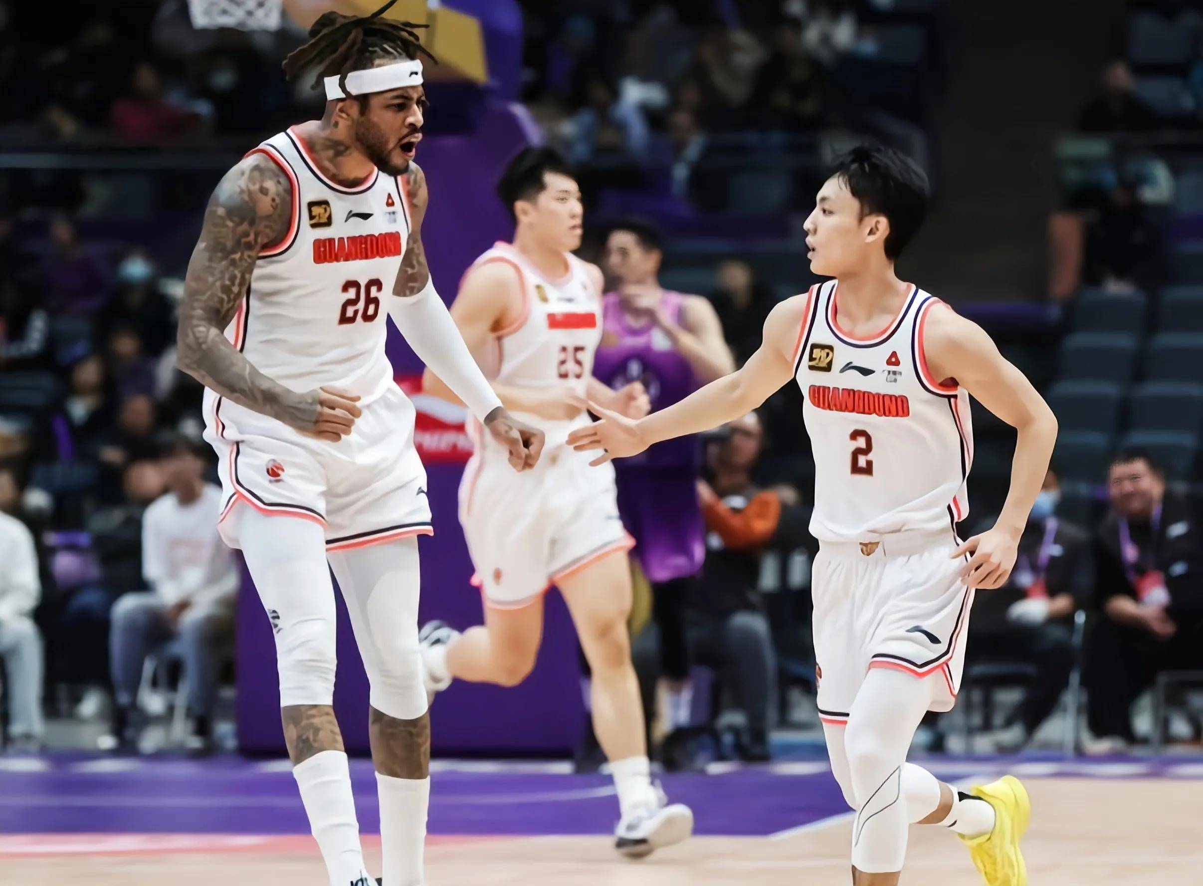 易胜博体育-广东男篮客场高效进攻，击败青岛队保持不败