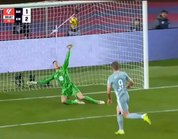 易胜博体育-榜首之争激烈，谁将称霸联赛成焦点