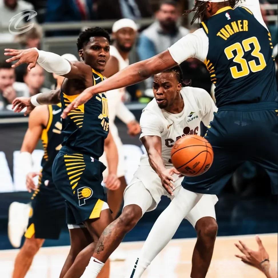 易胜博体育-爵士主场力克马刺：米切尔独得33分