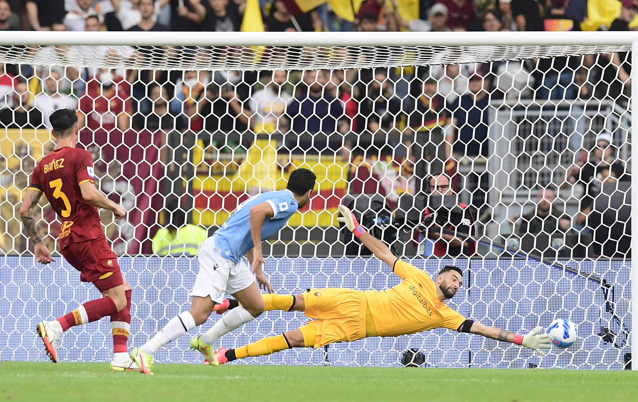 易胜博体育官方网站-激动人心的足球盛宴，球员拼尽全力