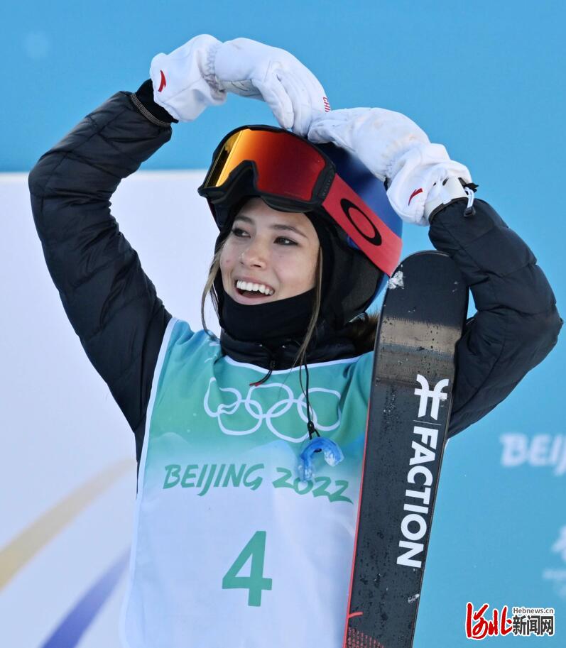 易胜博体育-女子跳台滑雪项目激烈角逐，加拿大选手获得金牌