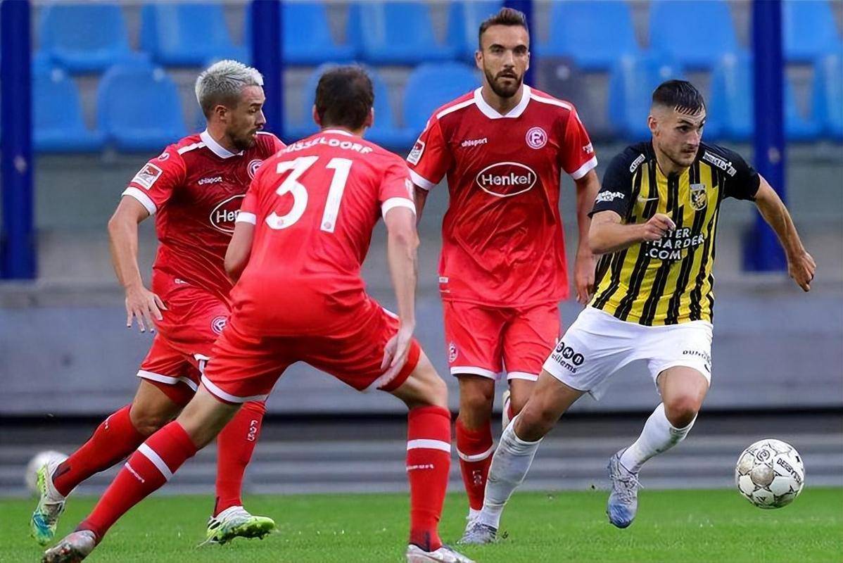 易胜博体育-沙尔克04客场击败弗赖堡，豪取三分