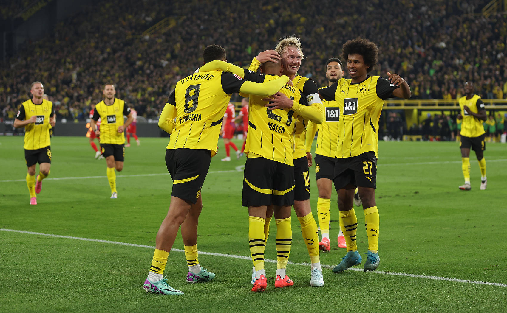 易胜博体育-纽伦堡球星团结一致，誓夺德甲冠军！