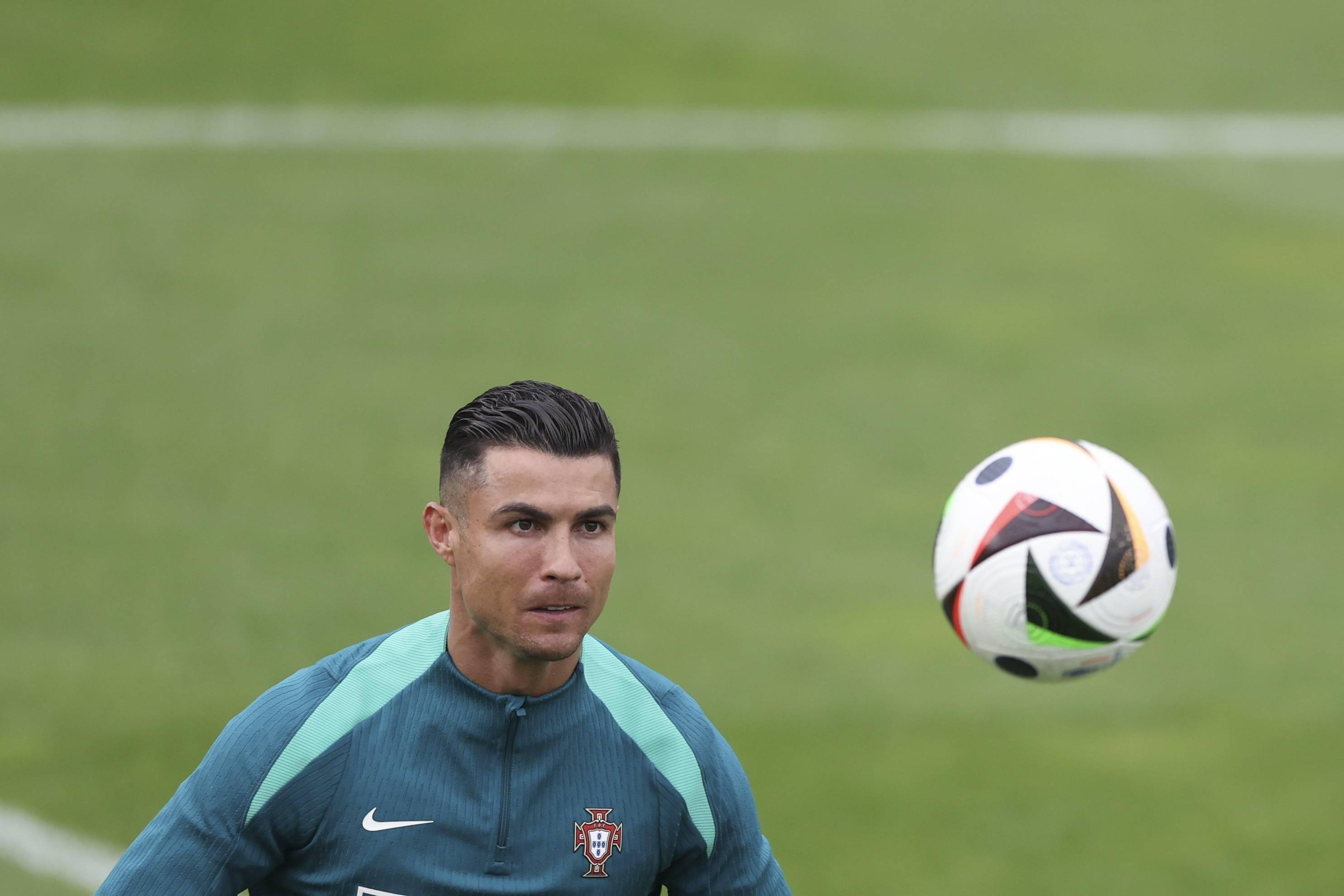 易胜博体育-葡萄牙巨星入选欧洲最佳球员候选