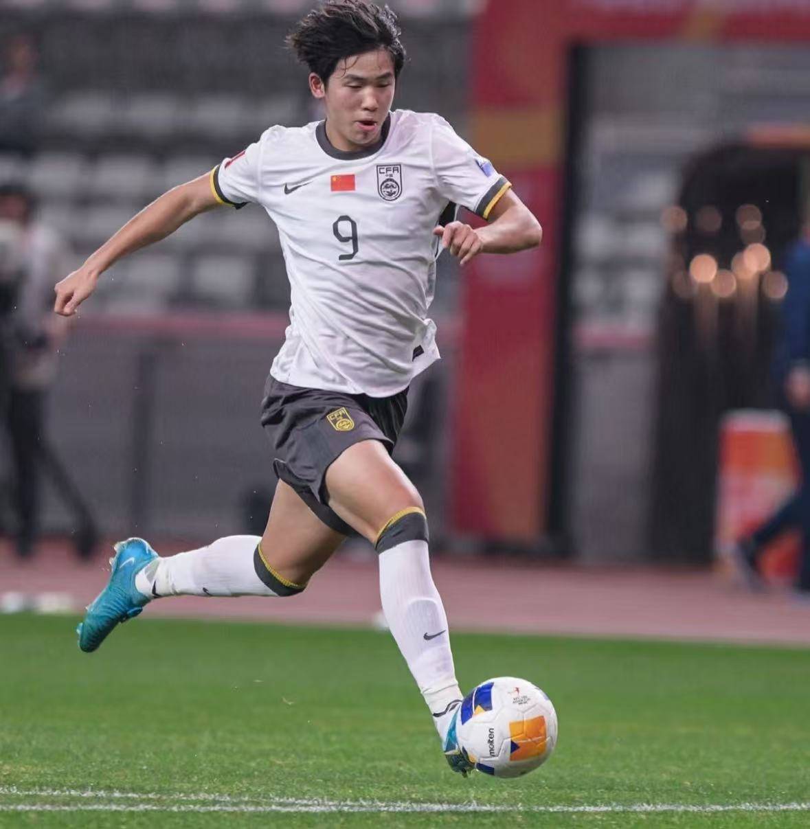 易胜博体育-热议：中国球员在欧洲赛场上的表现备受关注