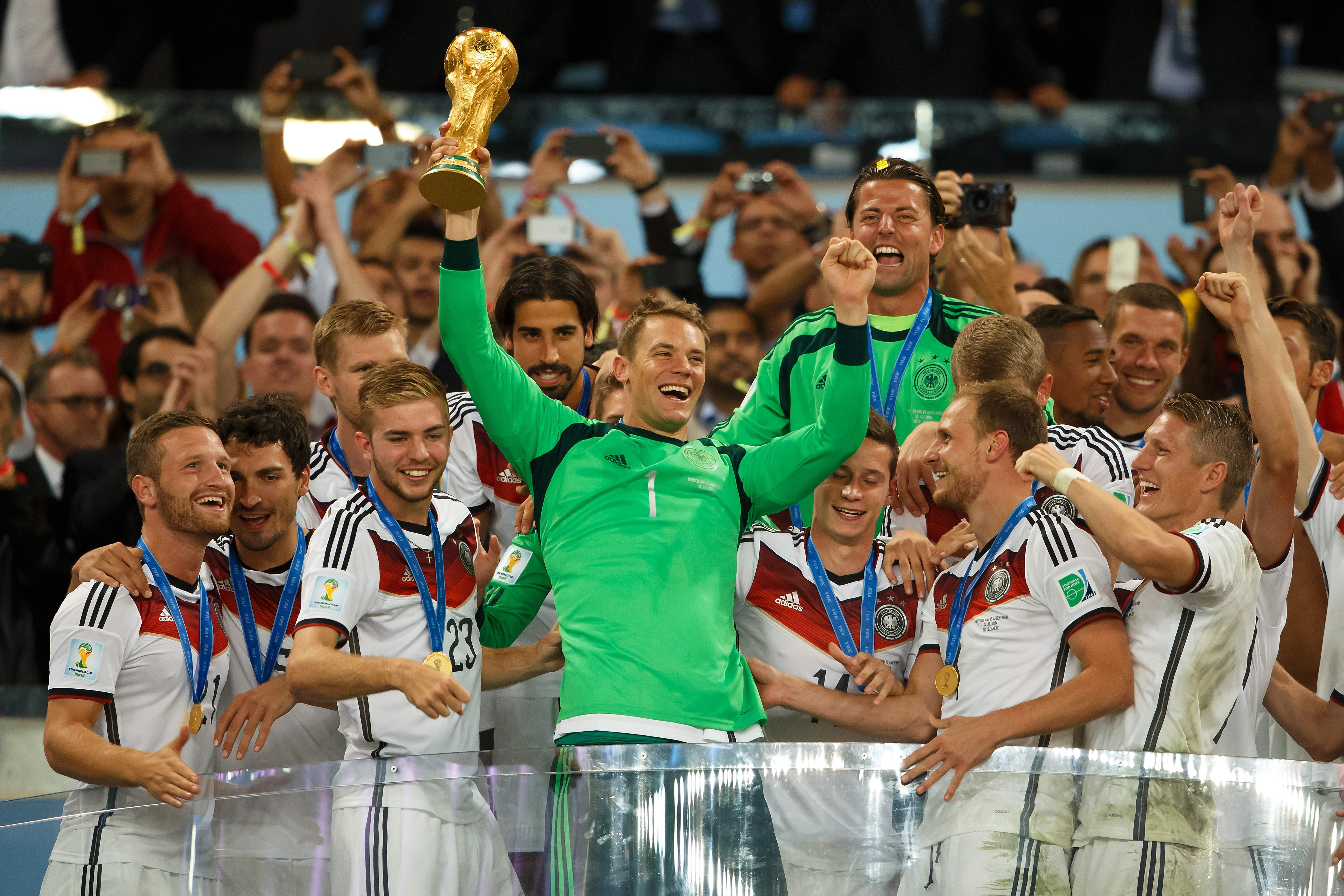 易胜博体育-德国获得世界杯冠军，全队欢庆胜利