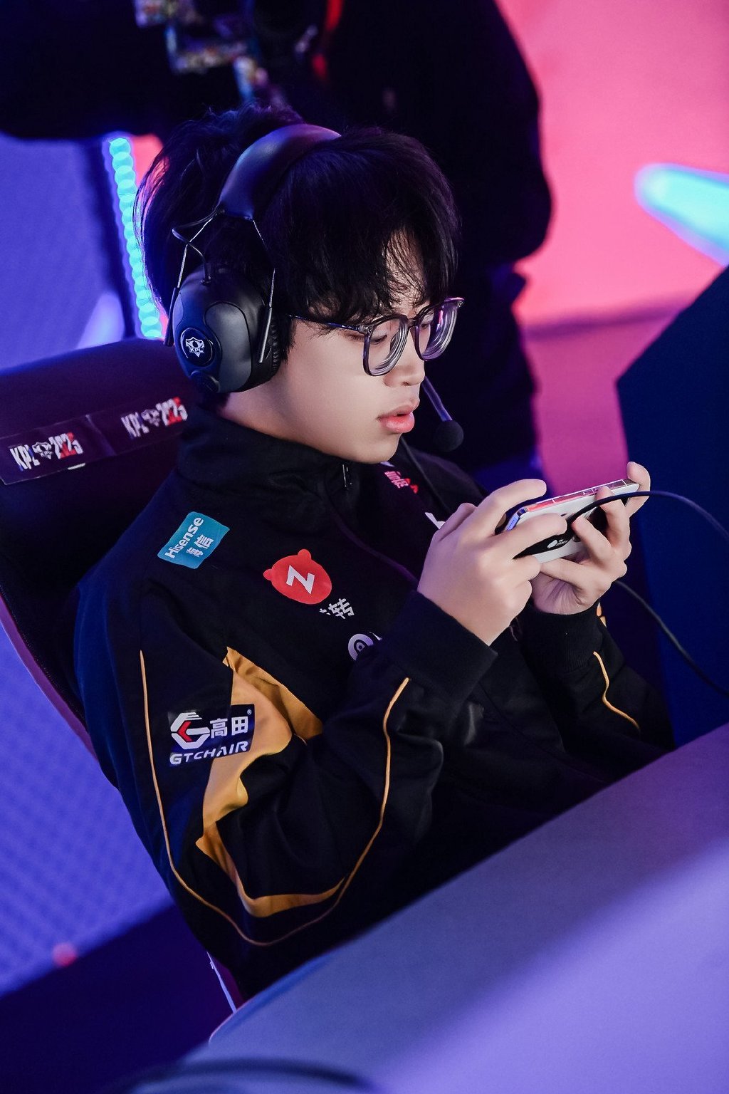 易胜博体育-狼队主帅交流战术改进球队表现