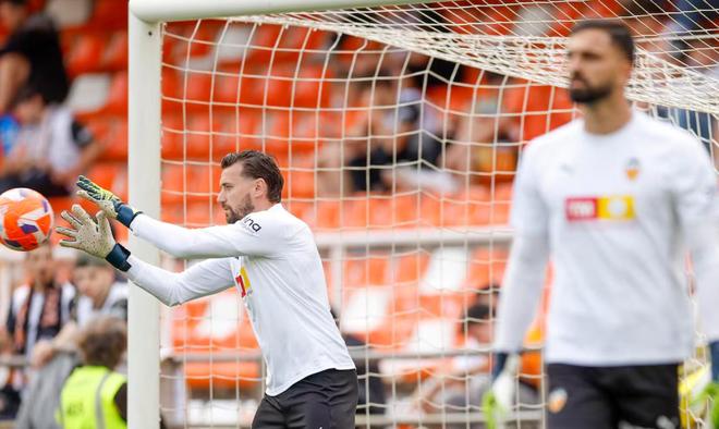 ysbSPORTS-巴伦西亚门将因伤离场，对球队防线造成影响