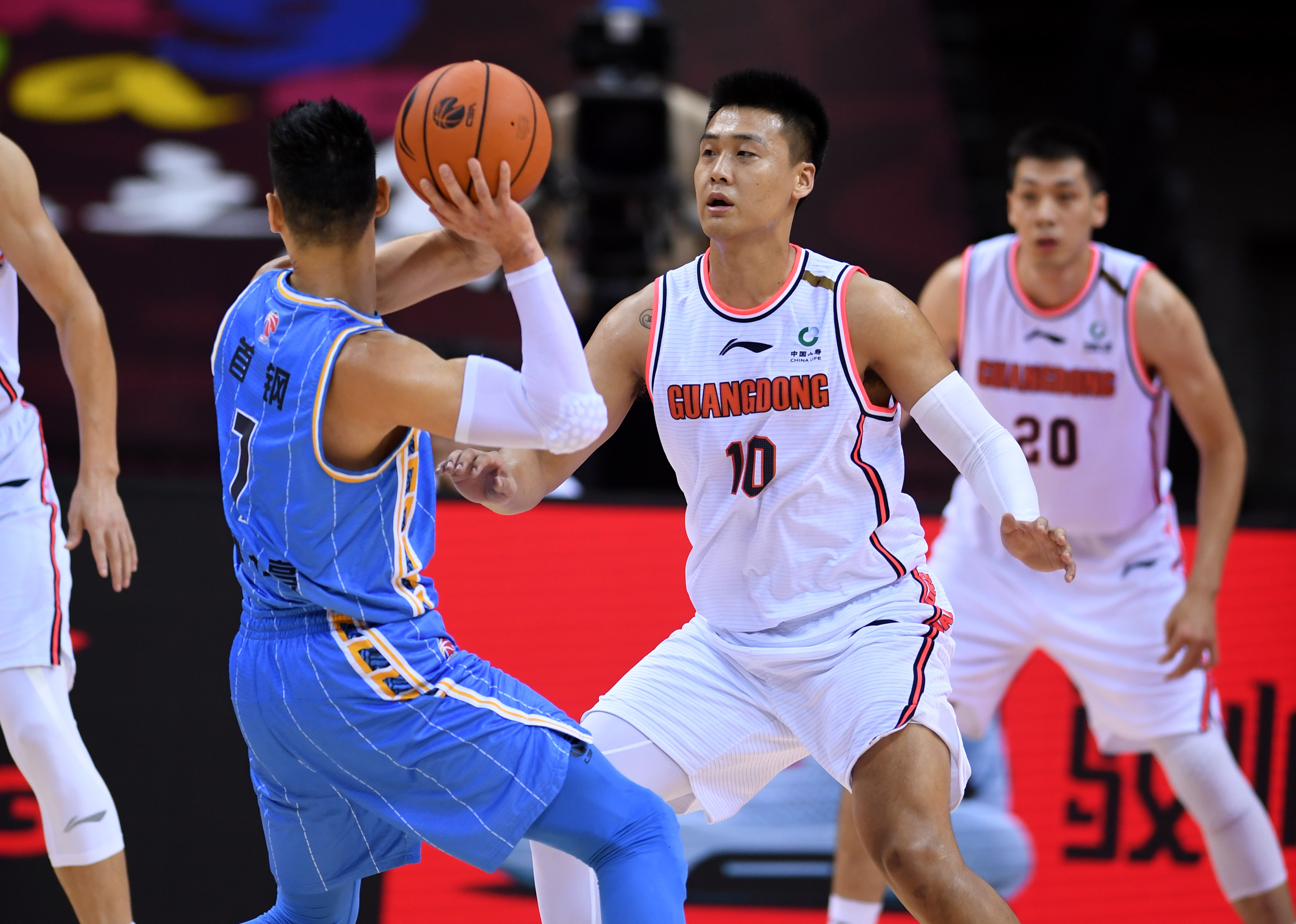 易胜博体育-浙江男篮士气高涨，能否在主场对阵上海队取得胜利？