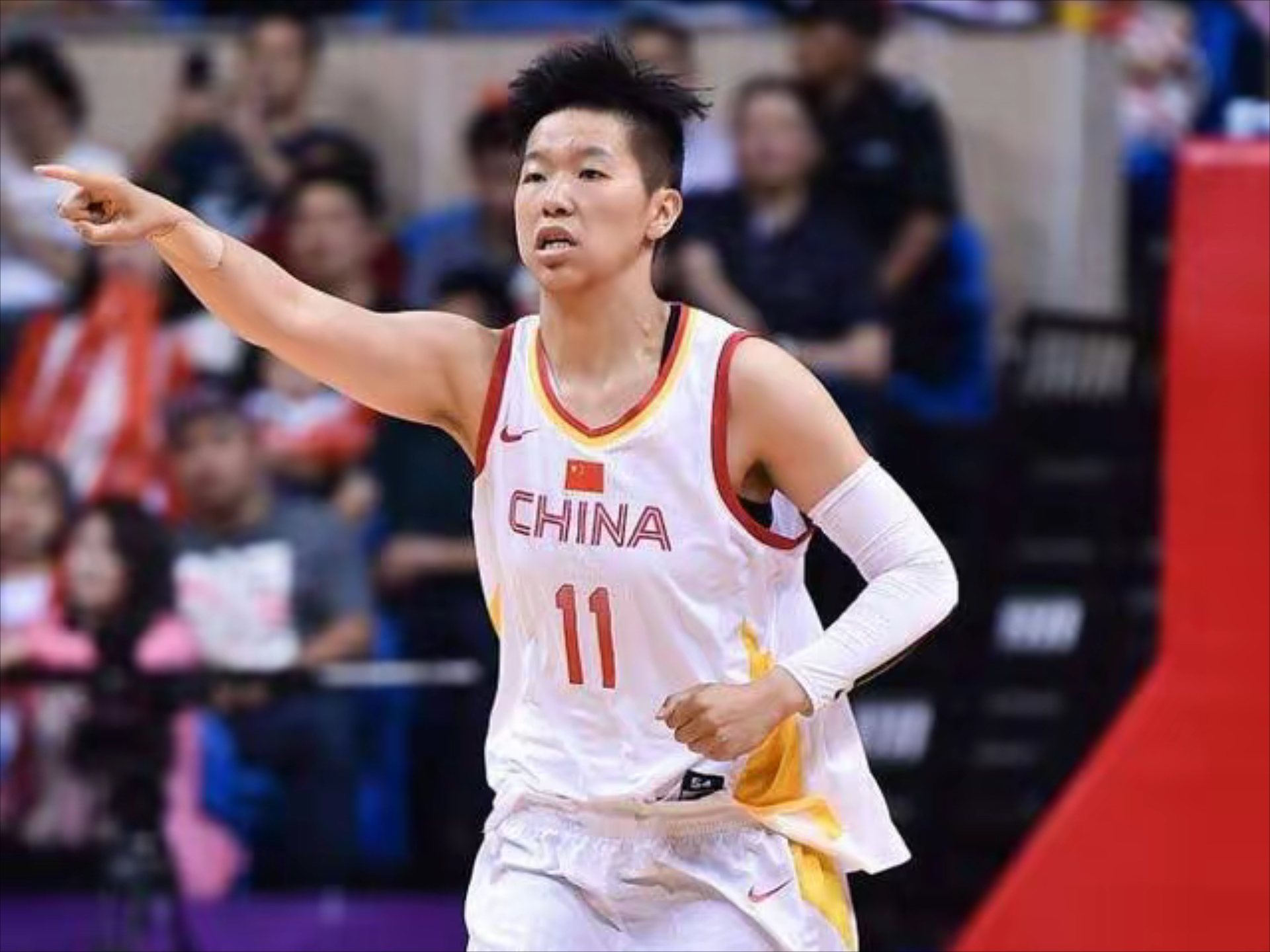 ysbSPORTS-CBA赛场气氛火爆，球迷热情高涨