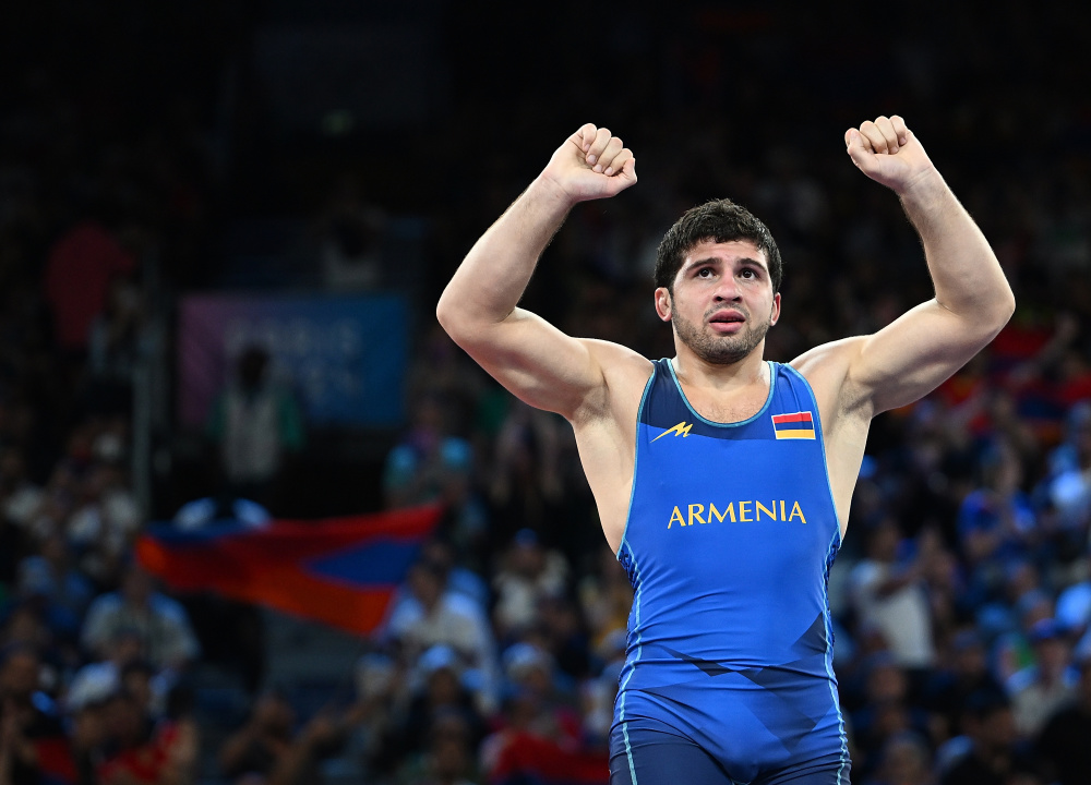 易胜博体育官方网站-德国举重选手打破男子77公斤级世界纪录，力量惊人