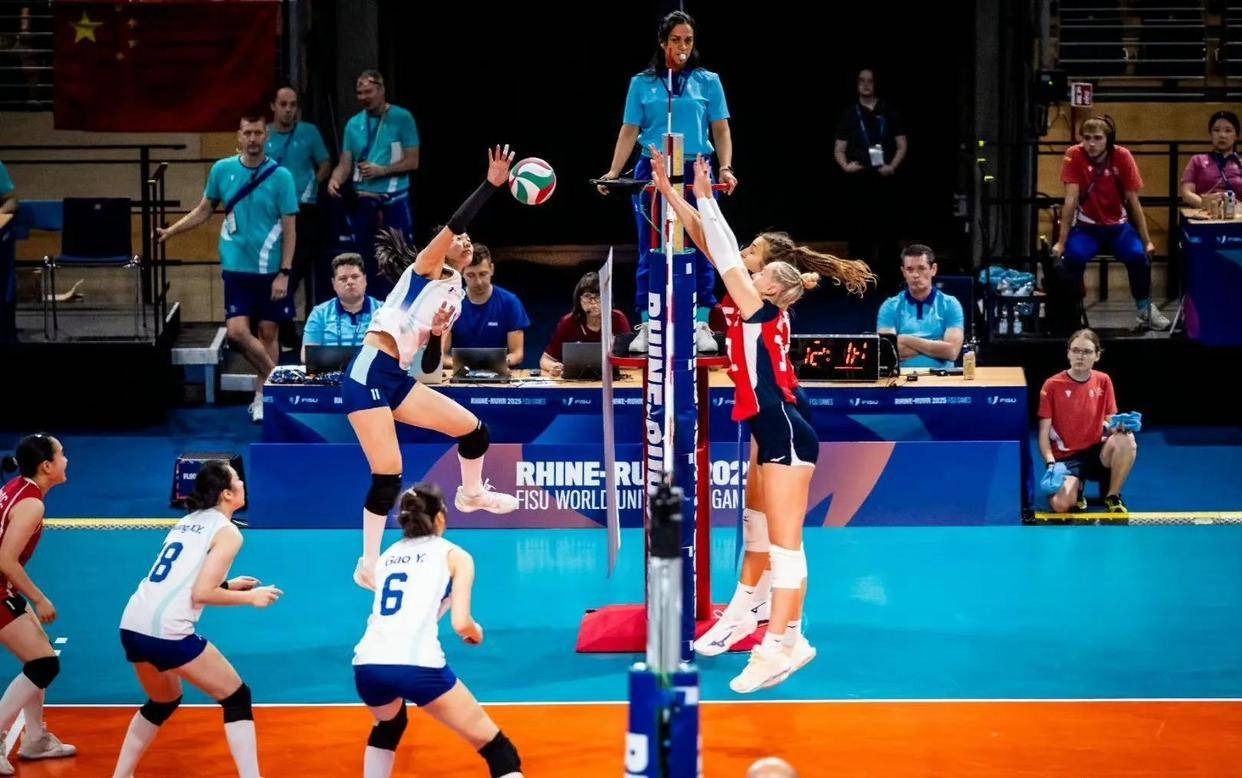 易胜博体育-阿根廷选手在排球比赛中斩获胜利