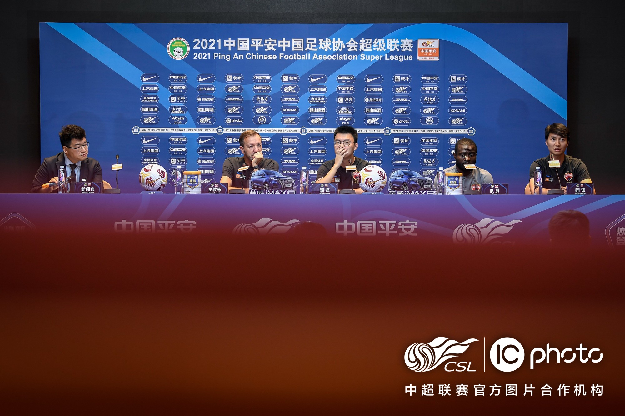 易胜博体育-汉堡队员努力拼搏，最终获得胜利