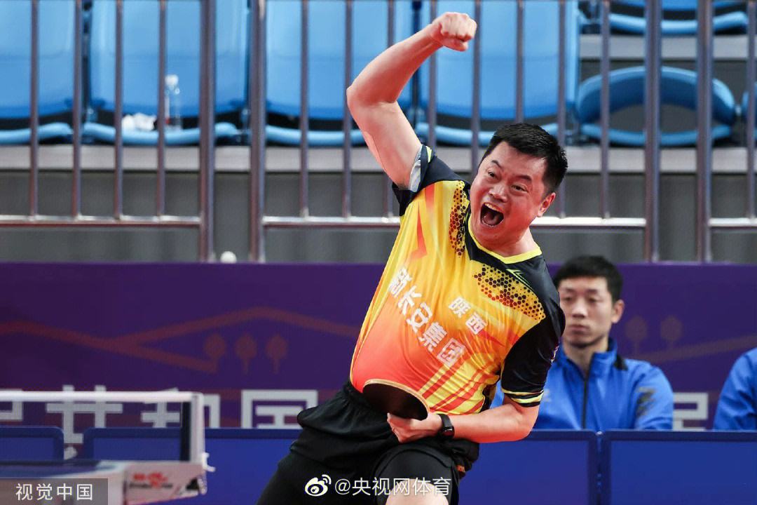 易胜博体育-压力瞬间，球员临危不惧展现拼搏精神