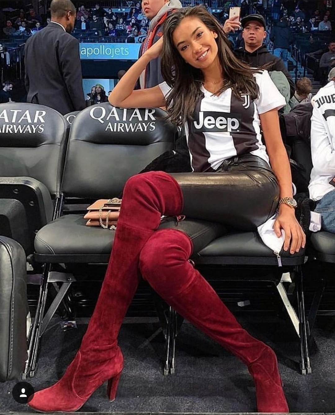 易胜博体育官方网站-卡昂球迷狂欢庆祝胜利，球队风采焕发