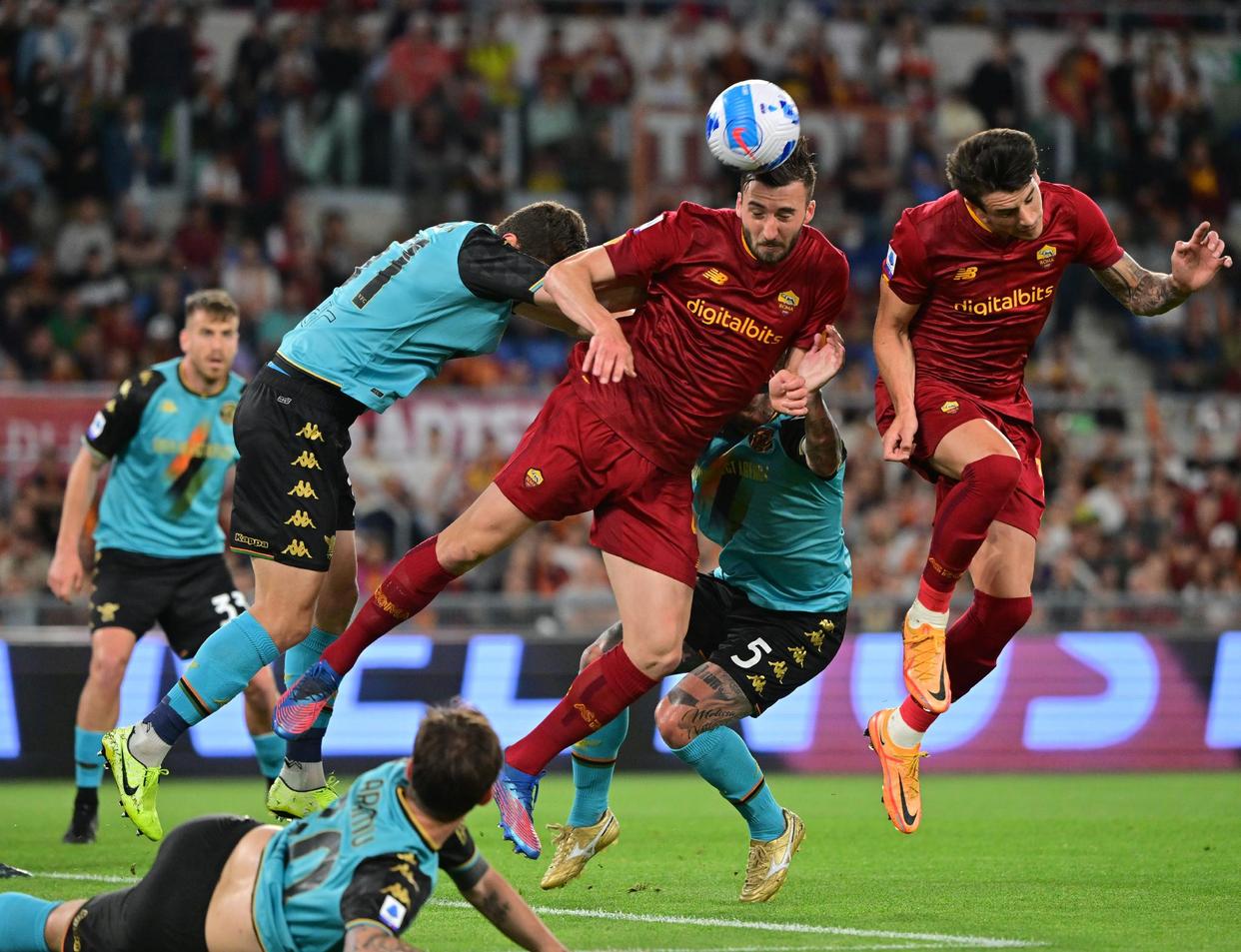 ysbSPORTS-塞维利亚大胜尤文图斯，晋级榜首