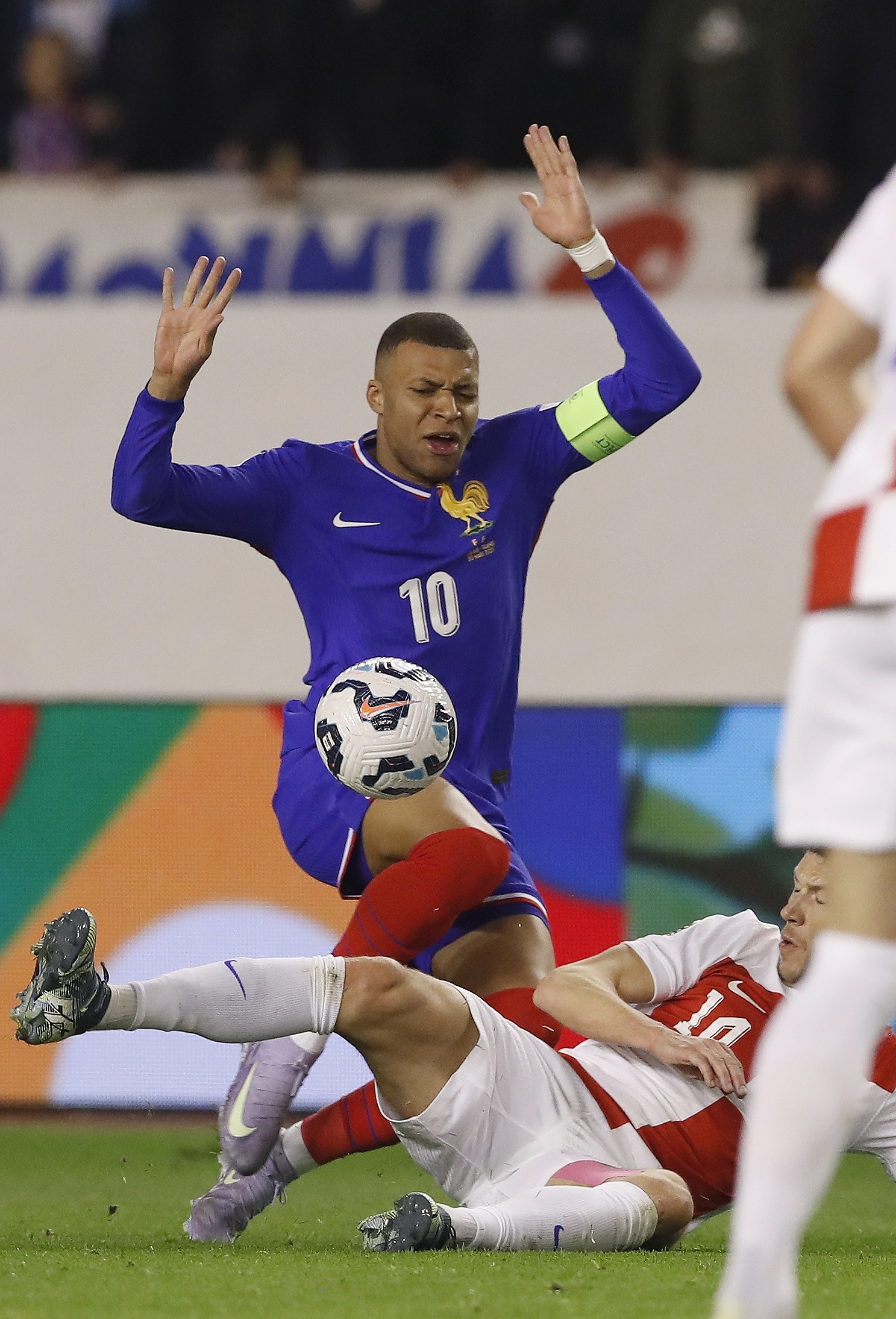 易胜博体育官方网站-荷兰国门受伤，英格兰主场战克罗地亚