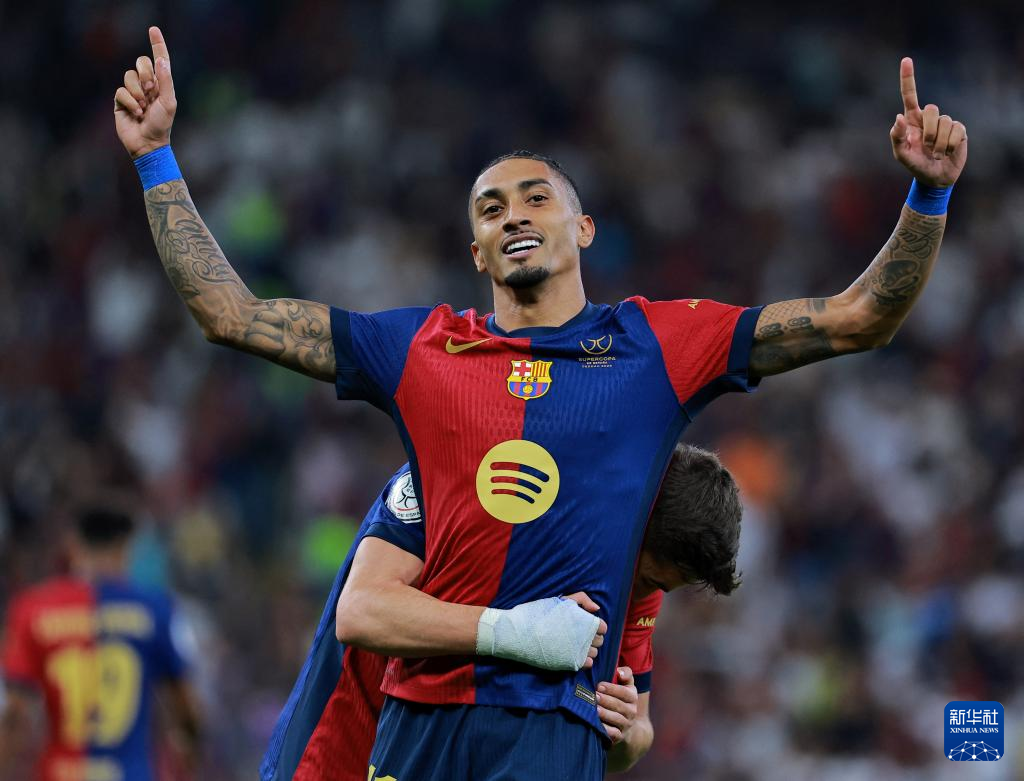 西班牙摔跤运动员实力强劲，获胜领跑