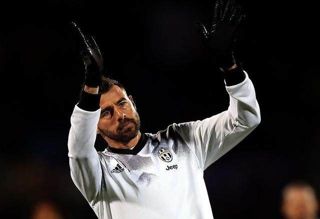 易胜博体育官方网站-尤文图斯卫冕之路不畏阻碍，小组稳居第一