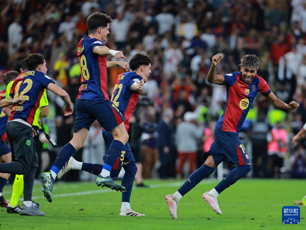 易胜博体育-精彩足球比赛引发球迷热议，场面激动人心