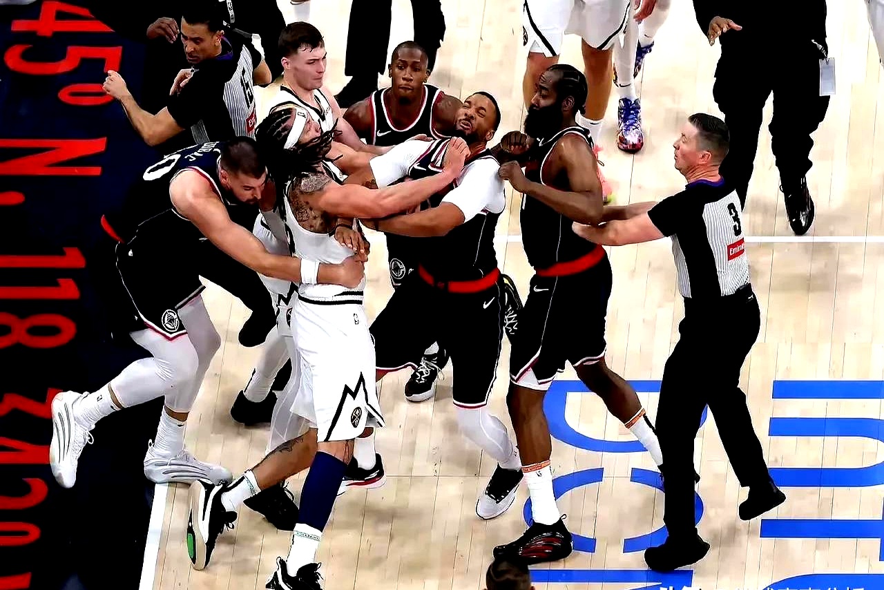 ysbSPORTS-赤诚篮球对手间的较量，注定激发观众激情