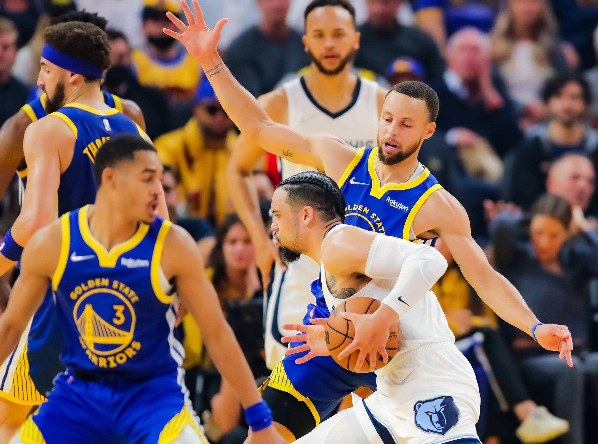 易胜博体育官方网站-猛龙队内线强势领先对手进入决赛