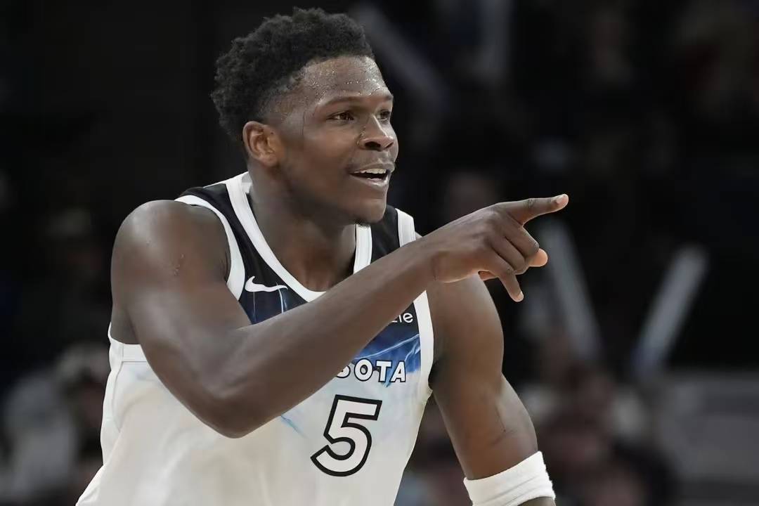 易胜博体育-森林狼前锋突然离队，引发外界疑虑与揣测