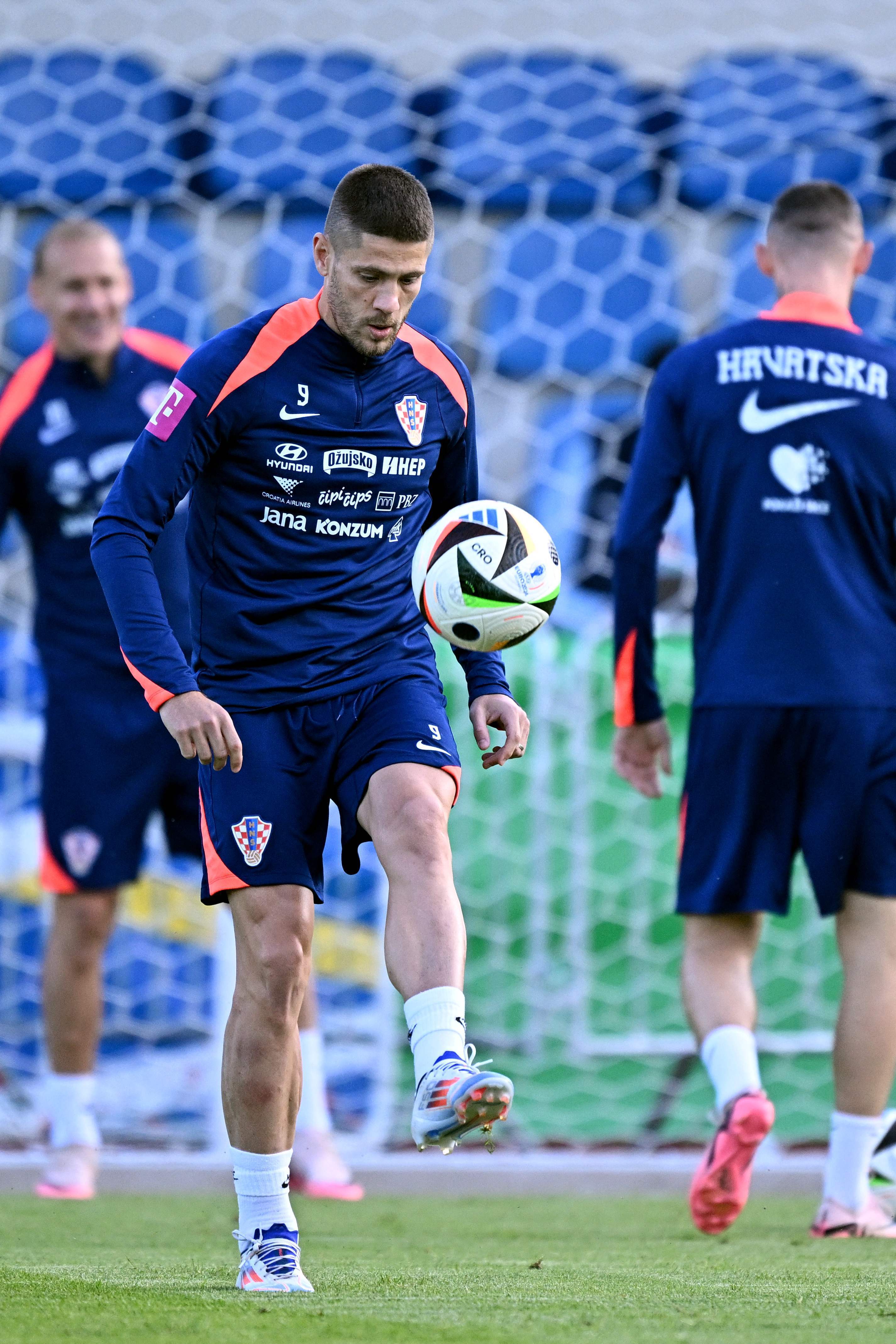 易胜博体育-克罗地亚队斩获关键胜利，力争晋级欧洲杯预选赛决赛