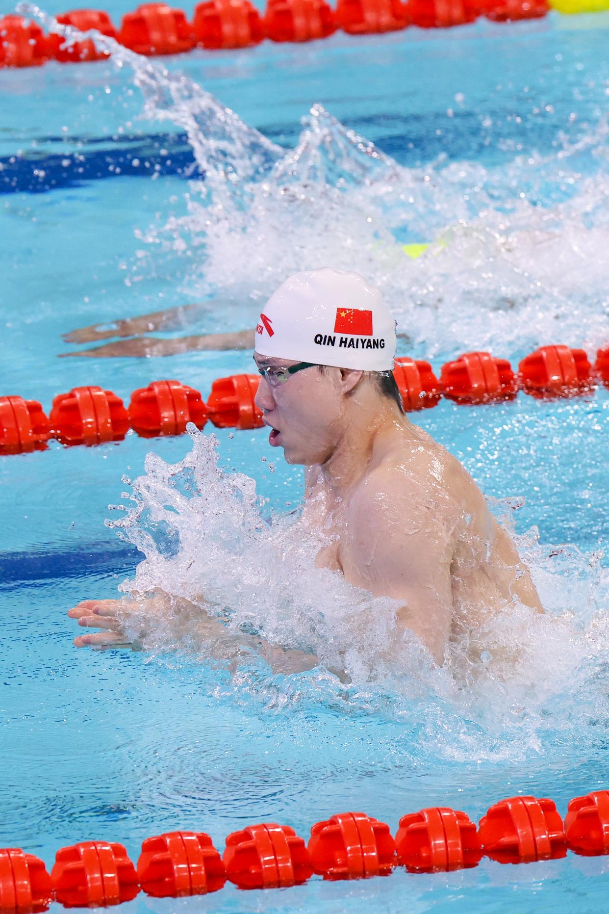 易胜博体育官方网站-同心协力：中国游泳队携手晋级半决赛