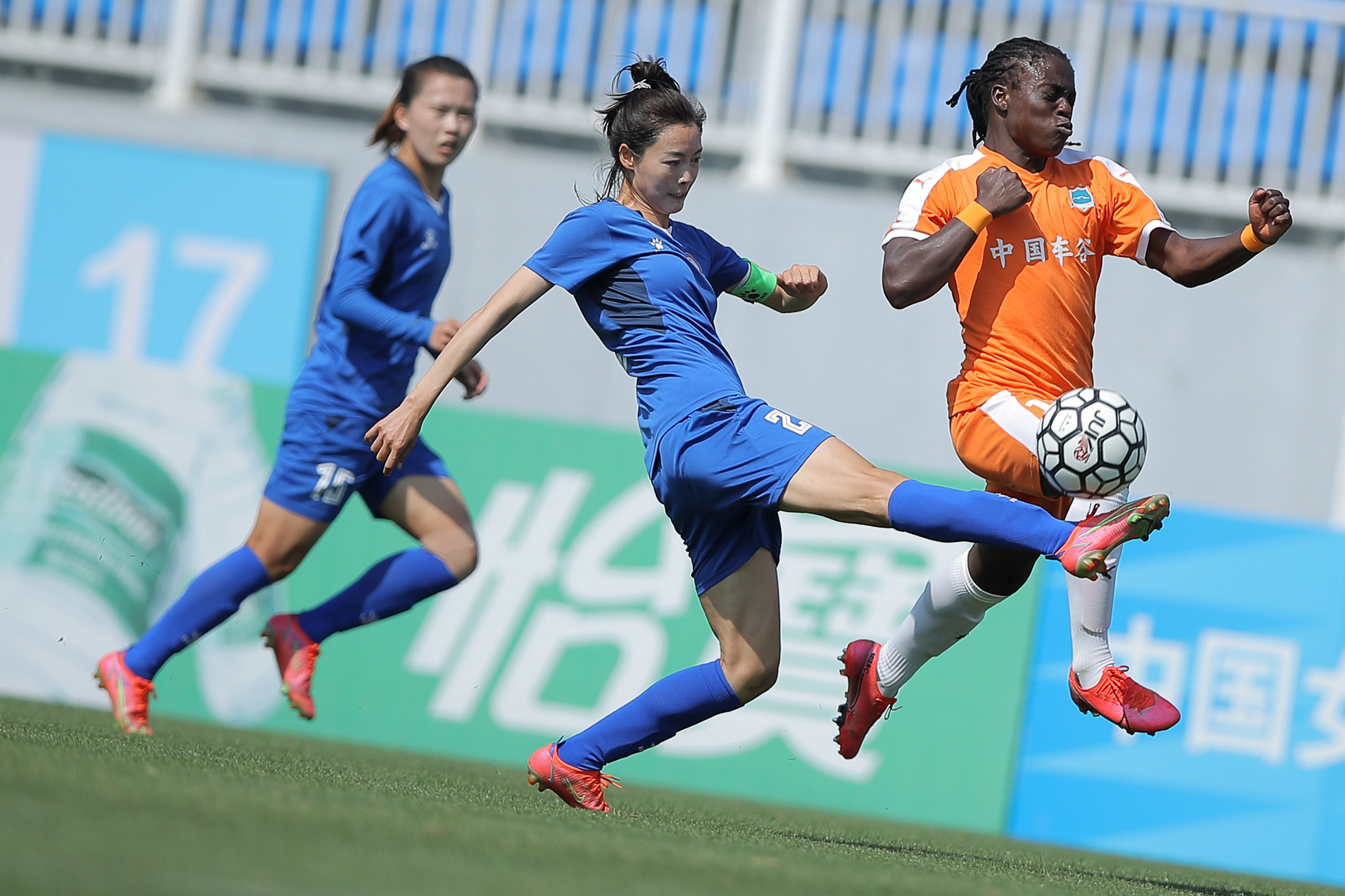 塞内加尔女足队备战非洲友谊赛,心怀希望 塞内加尔女足队备战非洲友谊赛,心怀希望