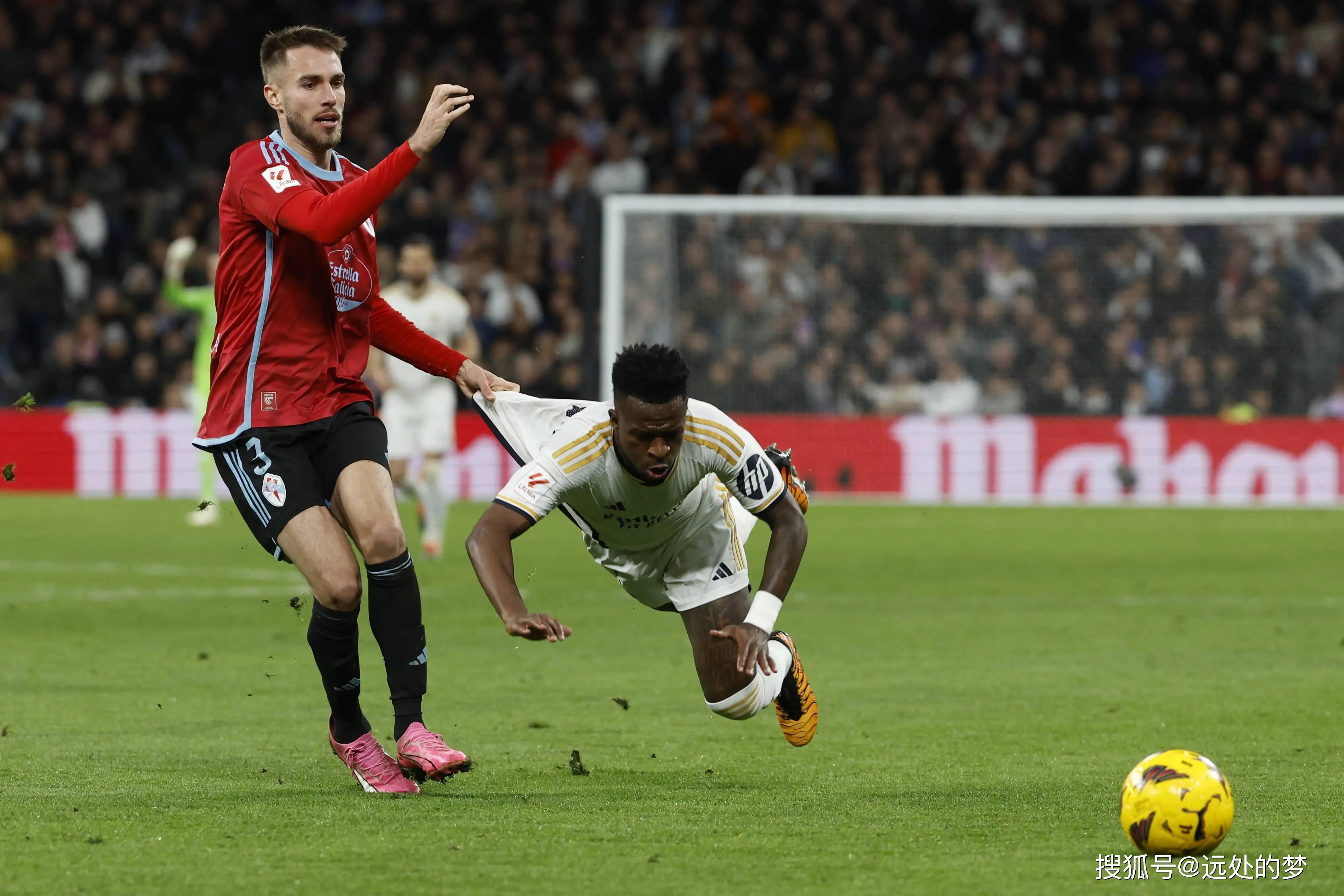 易胜博体育官方网站-奥萨苏纳客场击败对手，拿下关键三分!