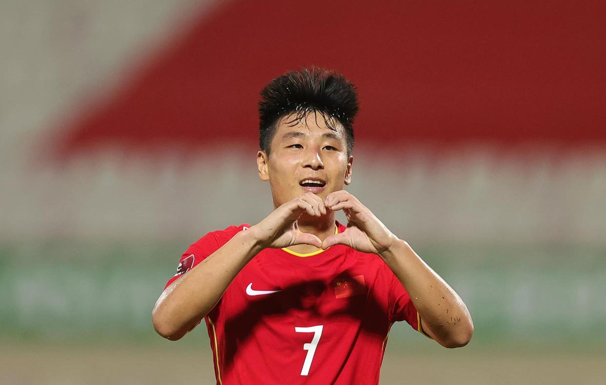 易胜博体育-人队新援表现出色，球队士气高涨连续取胜