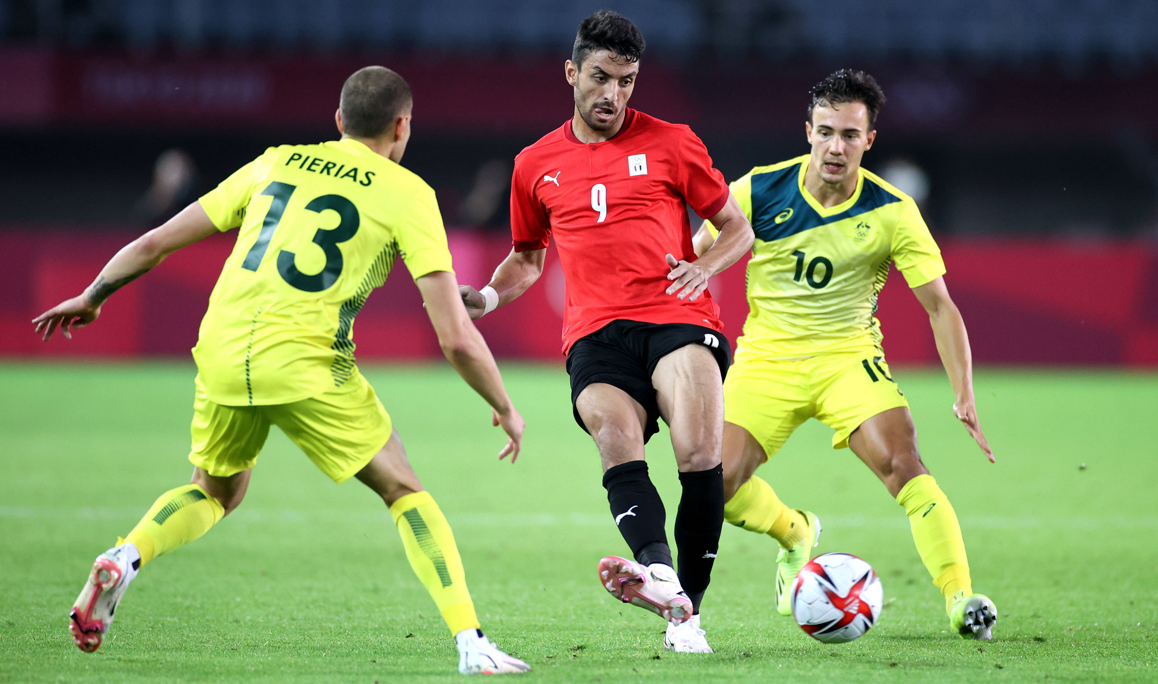 易胜博体育-非洲锦标赛再掀巅峰对决，全力拼搏