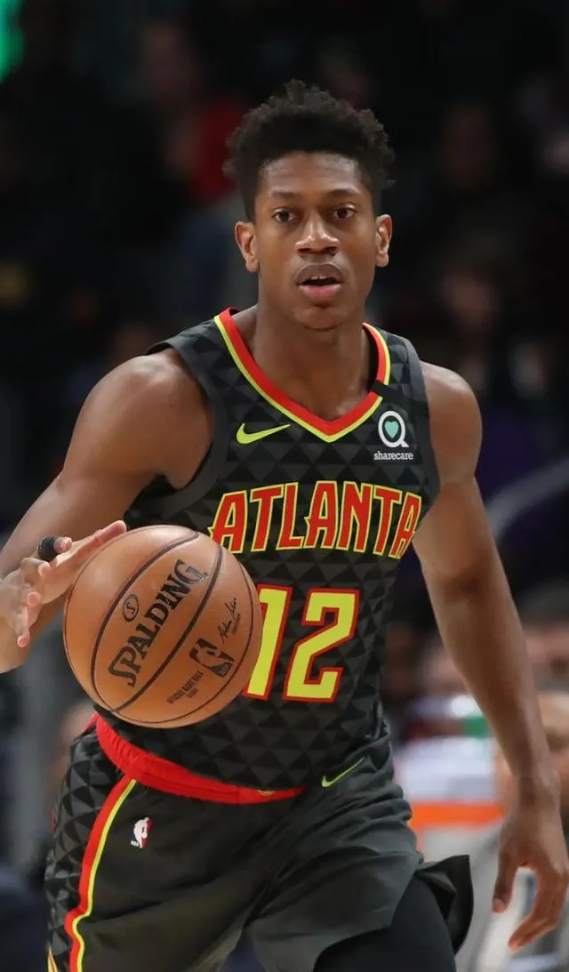 易胜博体育官方网站-老鹰前场碾压开拓者，亨特手感火热