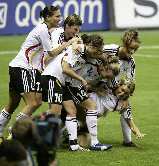 易胜博体育-德国女足俱乐部联赛，卫冕冠军延续领先优势