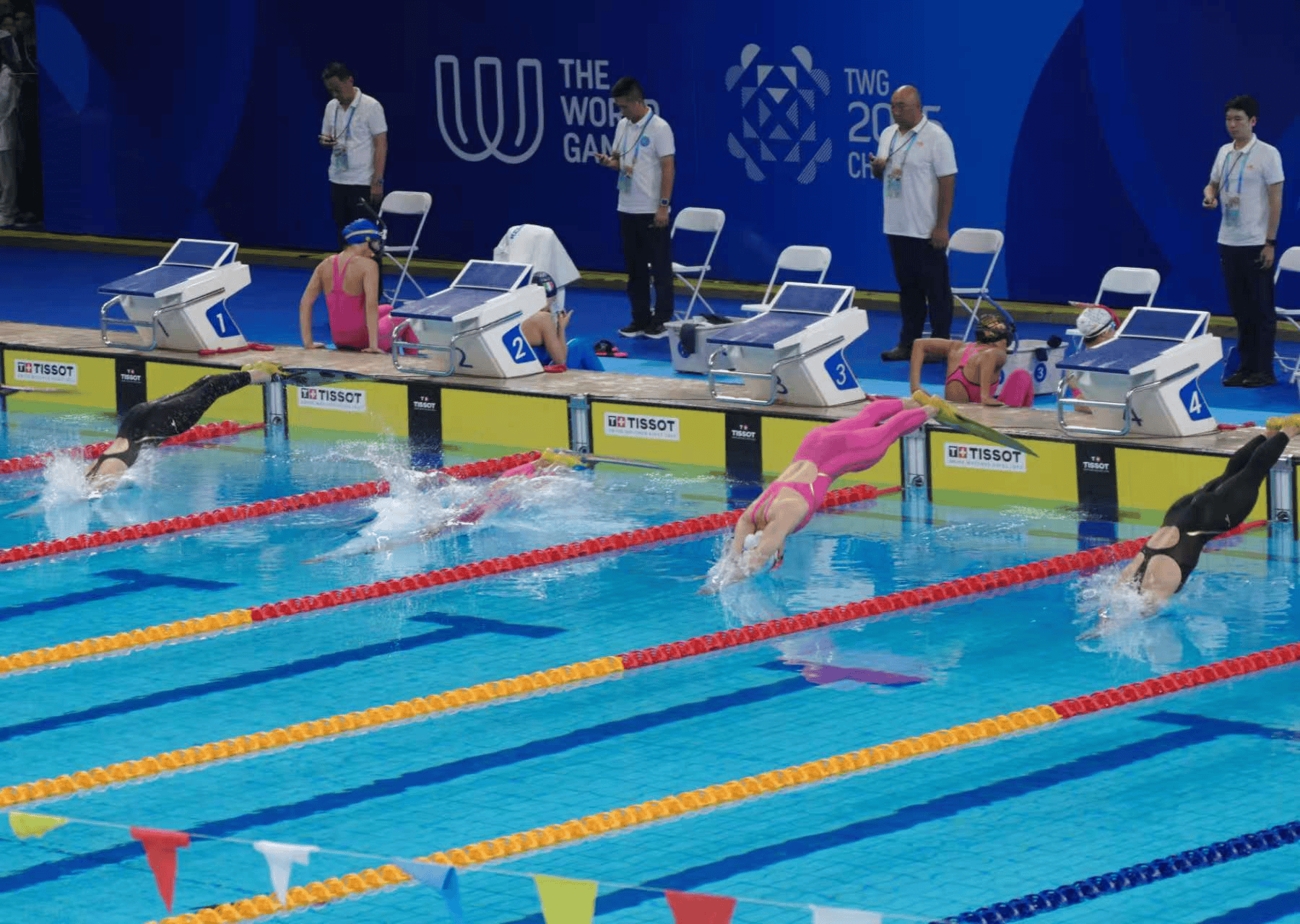 易胜博体育官方网站-游泳比赛男子项目南非选手夺回冠军