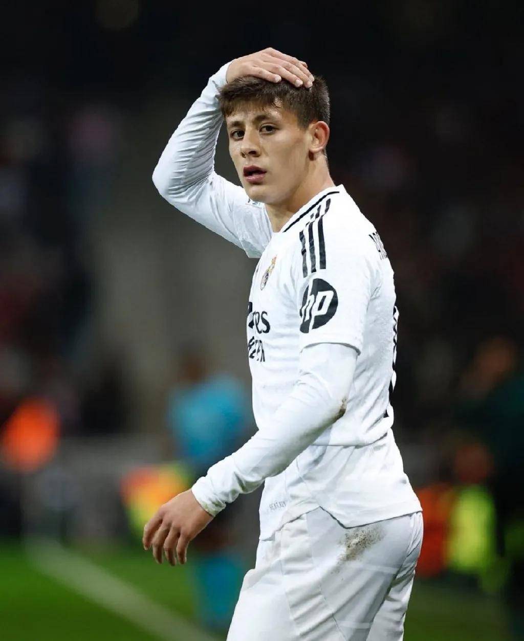 ysbSPORTS-利物浦后卫发威，助球队稳坐榜首