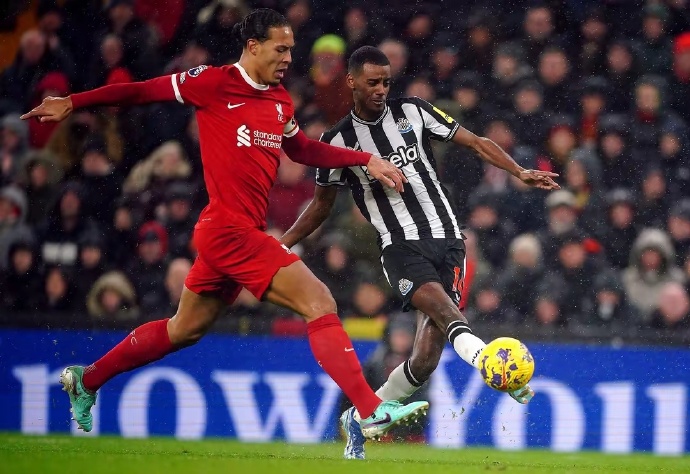 易胜博体育官方网站-利物浦后卫范迪克复出，帮助球队击败水晶宫