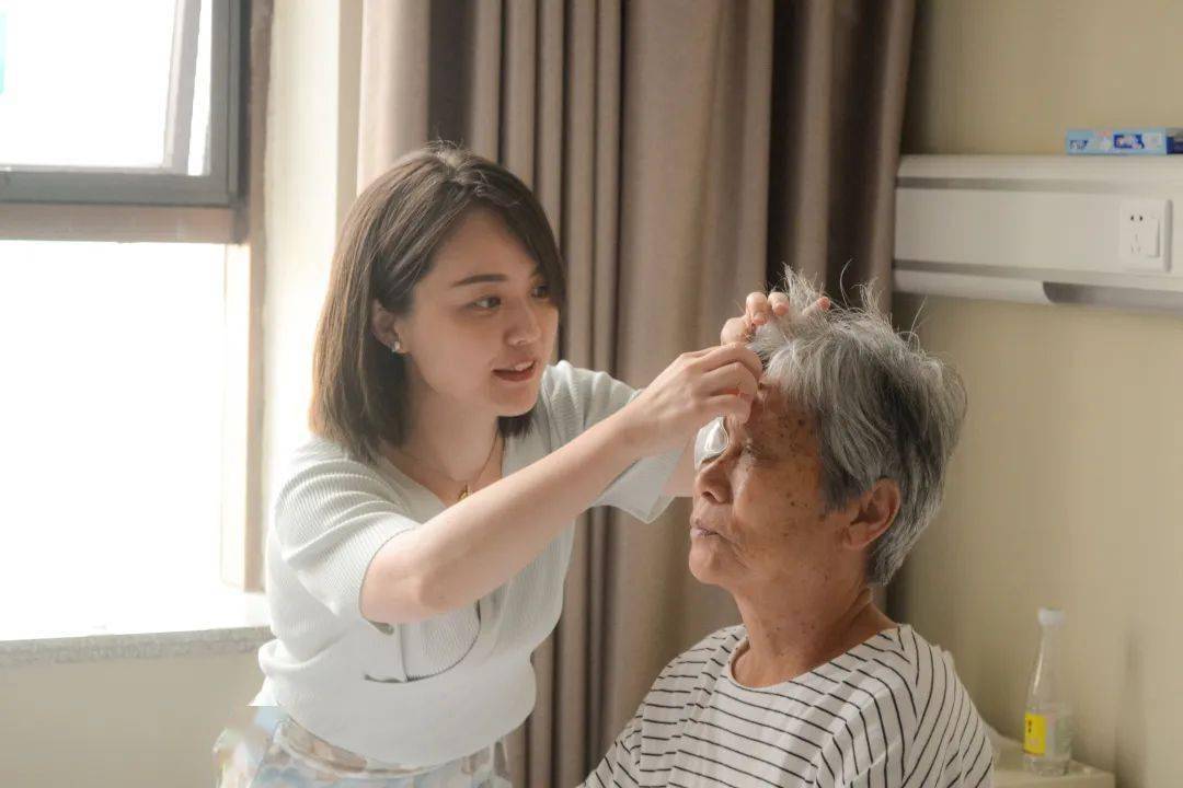 易胜博体育-摩纳哥球员为受困青少年提供帮助，善举暖人心