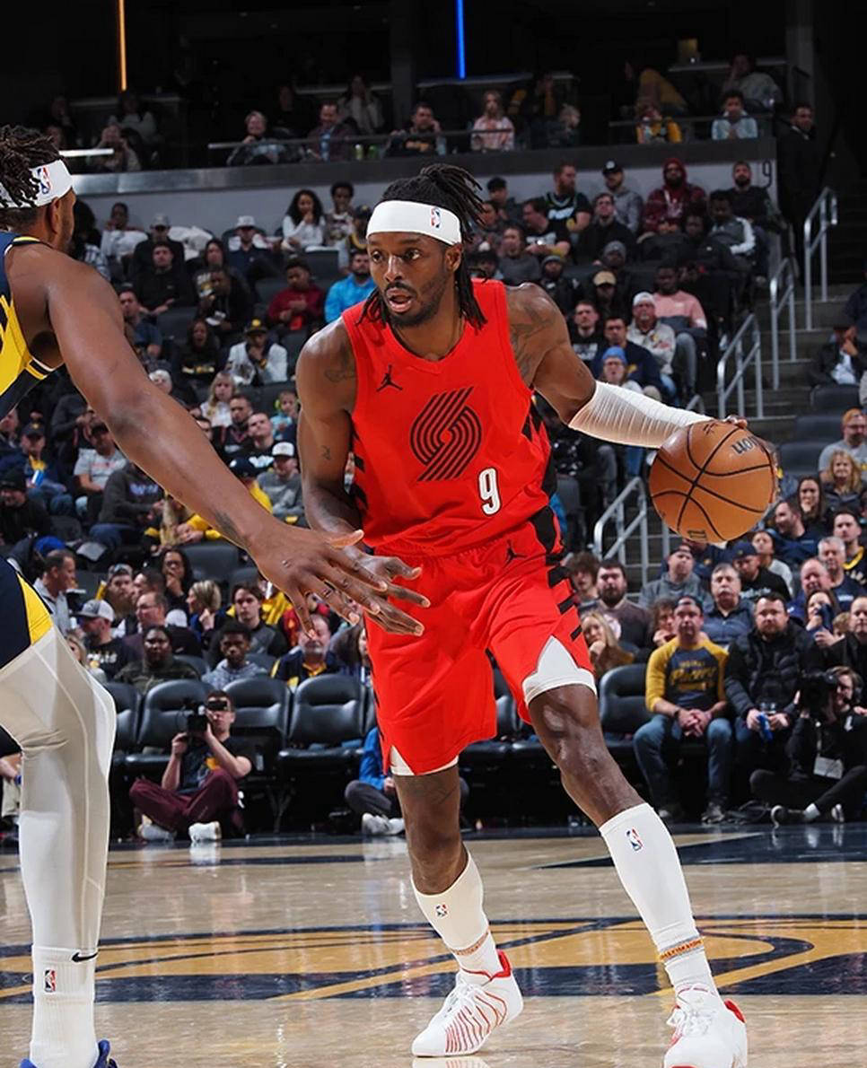 易胜博体育官方网站-开拓者整体表现平平，球队士气低迷难以自拔