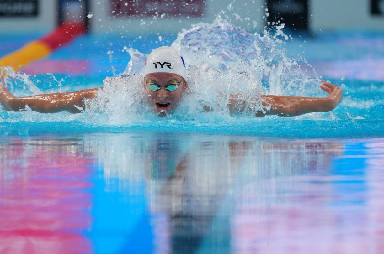 游泳选手连续突破个人最佳成绩 游泳选手连续突破个人最佳成绩