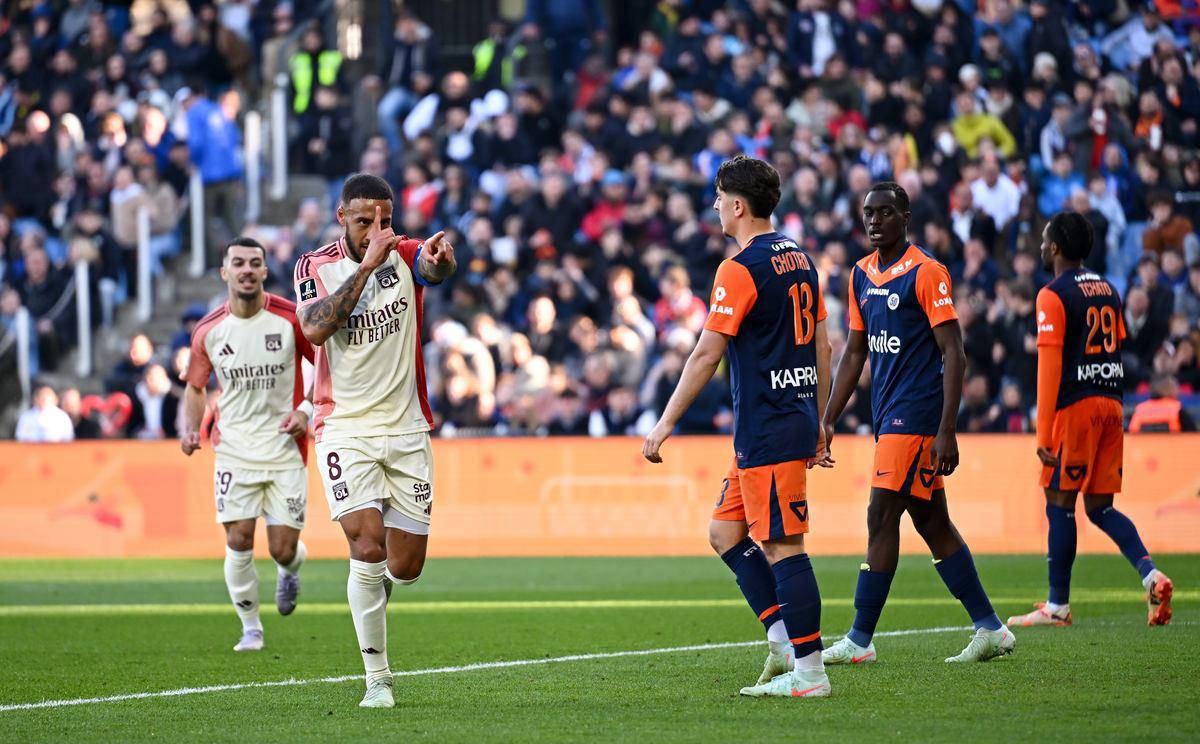 里昂客场大胜,巴黎圣日耳曼陷入泥潭 里昂客场大胜,巴黎圣日耳曼陷入泥潭