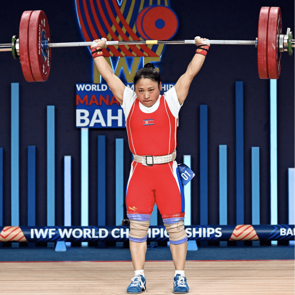 ysbSPORTS-女子举重冠军登顶，创造历史佳绩