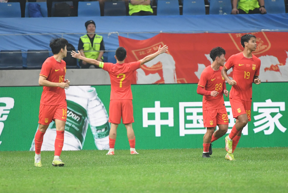 国内球队在亚洲足球比赛中争强展示