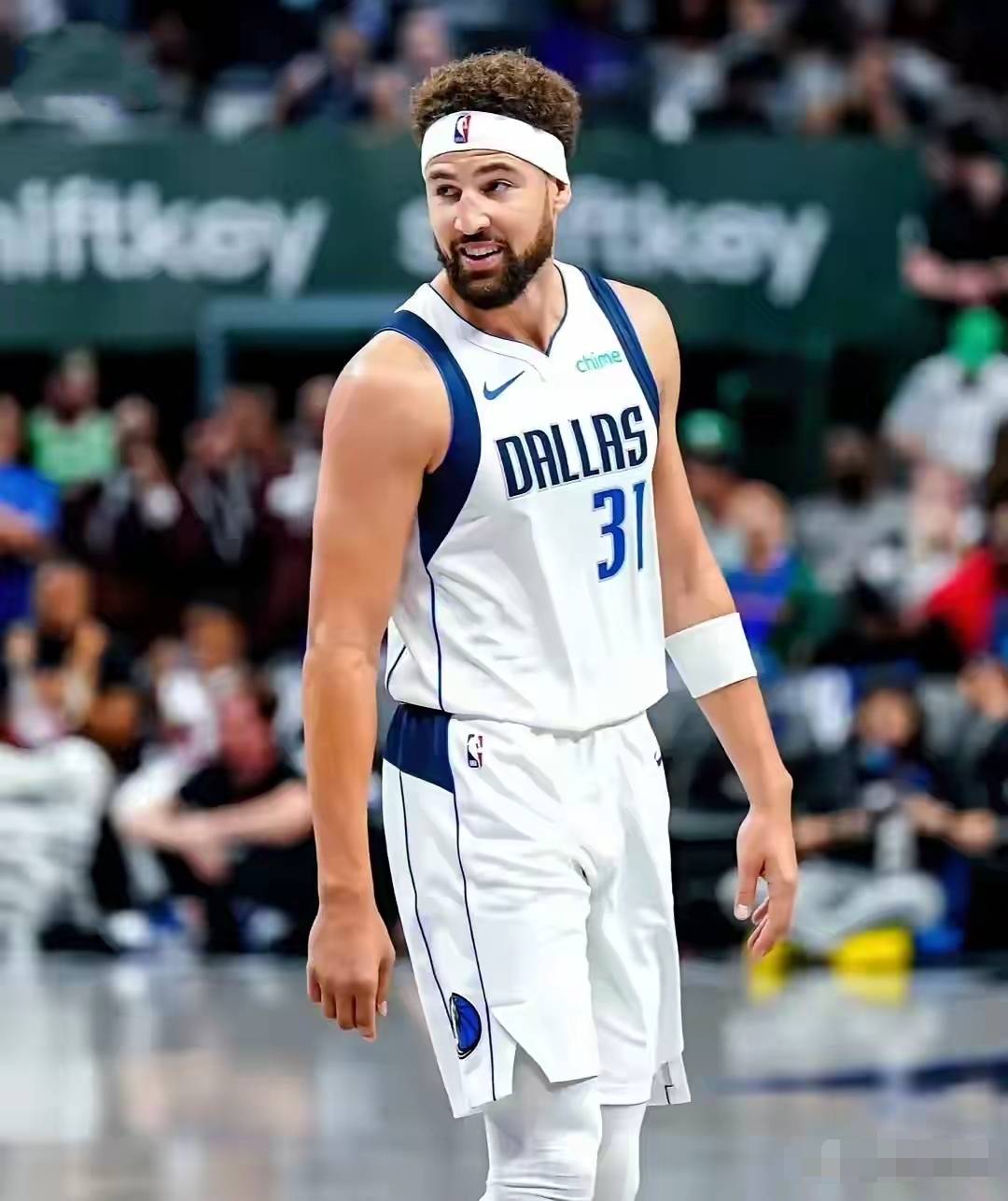 易胜博体育官方网站-独行侠队主教练被指责战术保守，球队成绩一落千丈