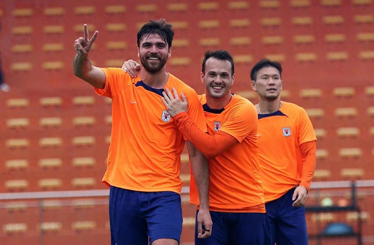 易胜博体育-上海上港队在比赛中展现出团队合作力，成功击败对手