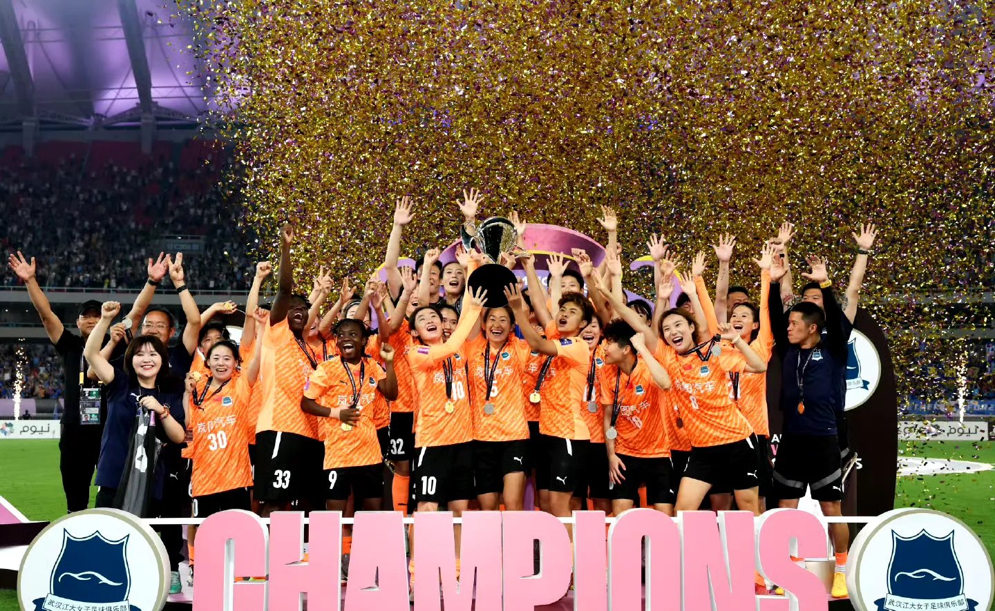 ysbSPORTS-队友默契配合，共同斩获团体赛金牌